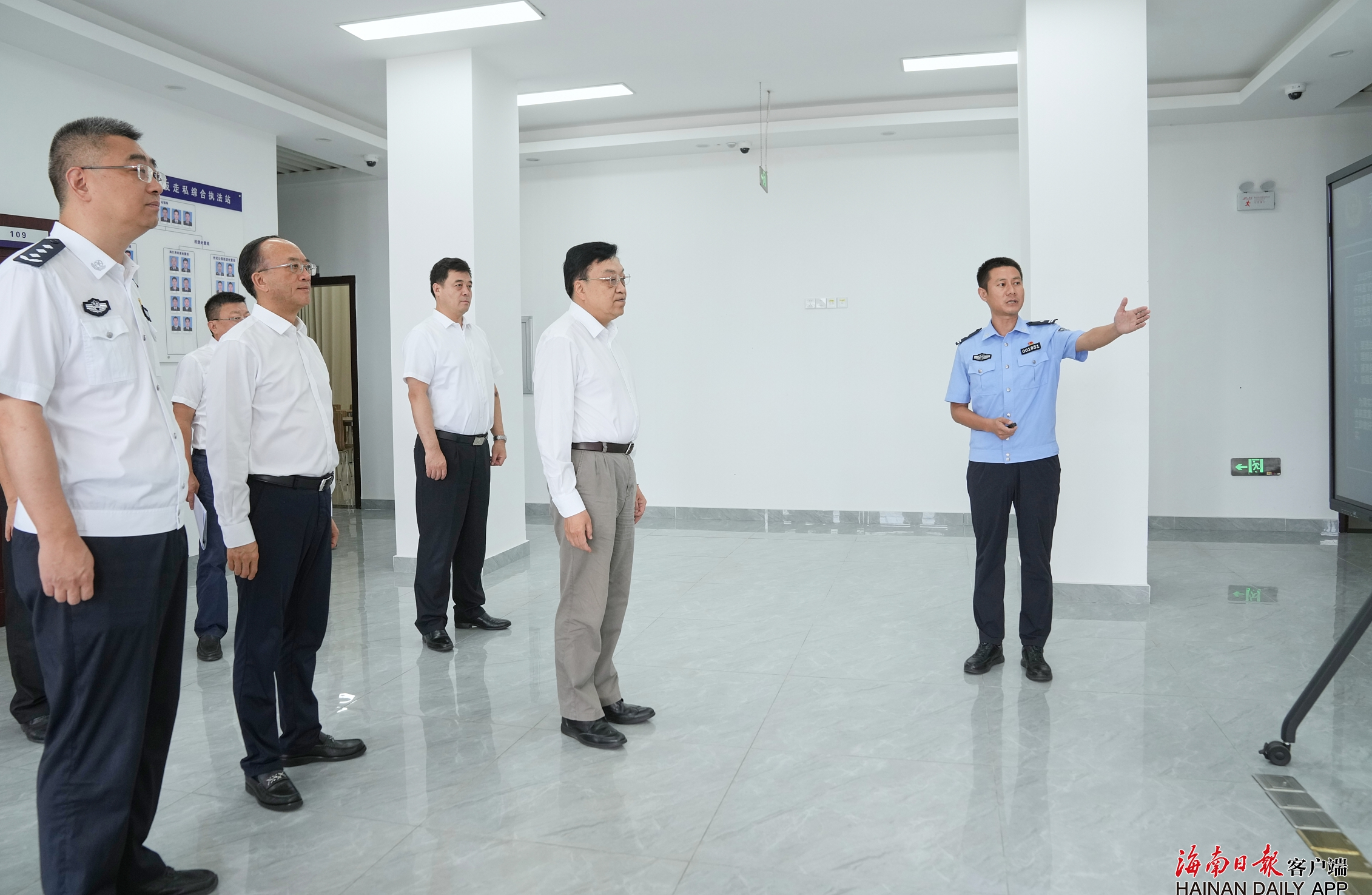 冯飞在省社管平台等地调研反走私等风险防控工作时强调：全面提升实战化水平，以高水平安全保障高水平开放